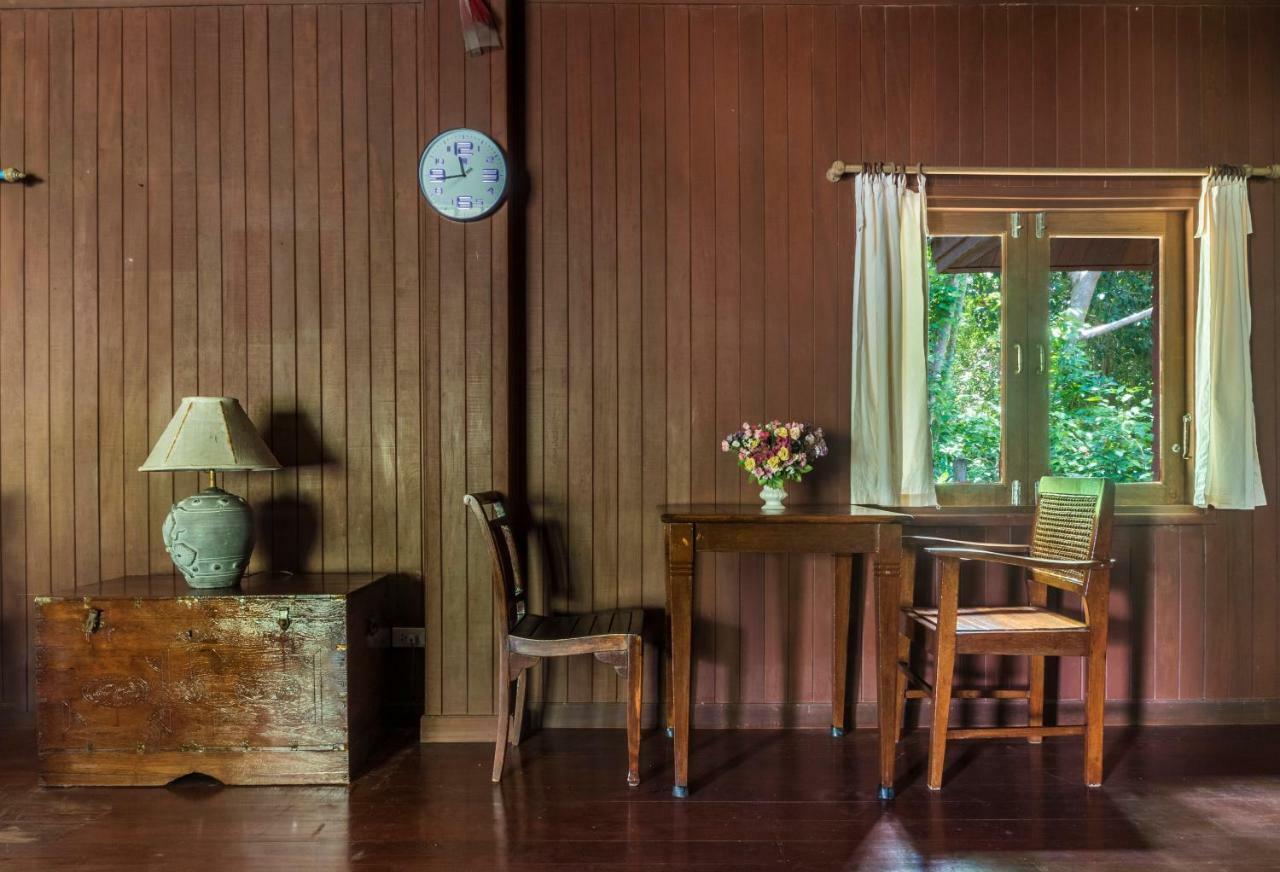 Baan Mai Beachfront Lone Island Phuket Exterior foto