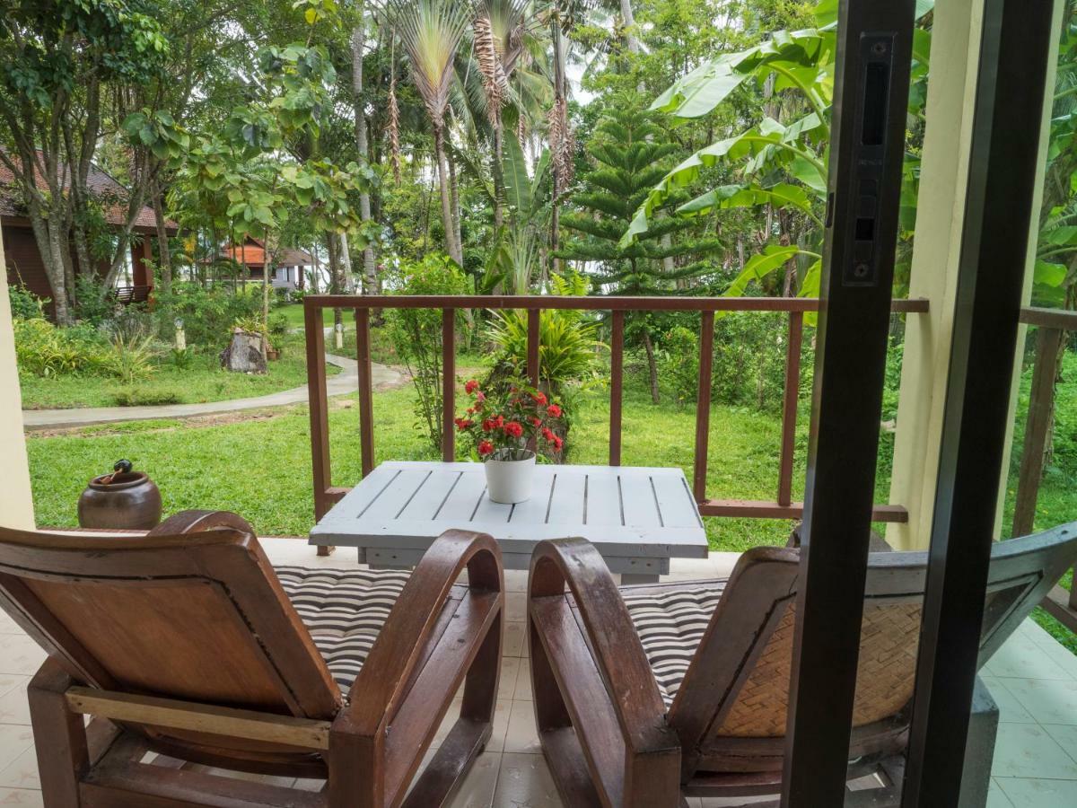 Baan Mai Beachfront Lone Island Phuket Exterior foto