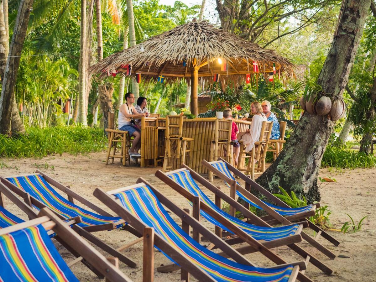 Baan Mai Beachfront Lone Island Phuket Exterior foto