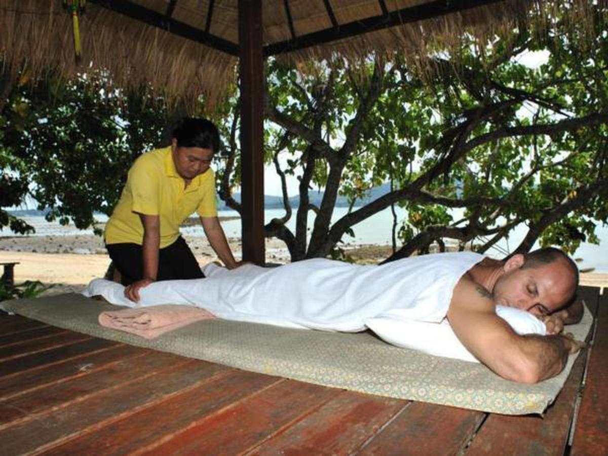 Baan Mai Beachfront Lone Island Phuket Exterior foto